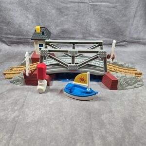 RARE Vintage 2004 Geotrax Bayshore Drawbridge Fisher Price